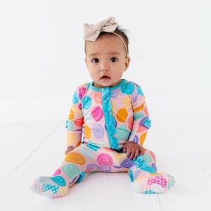 Macaron + Me Smiley Ruffle Bamboo Footie 0-3 3-6 6-9 months